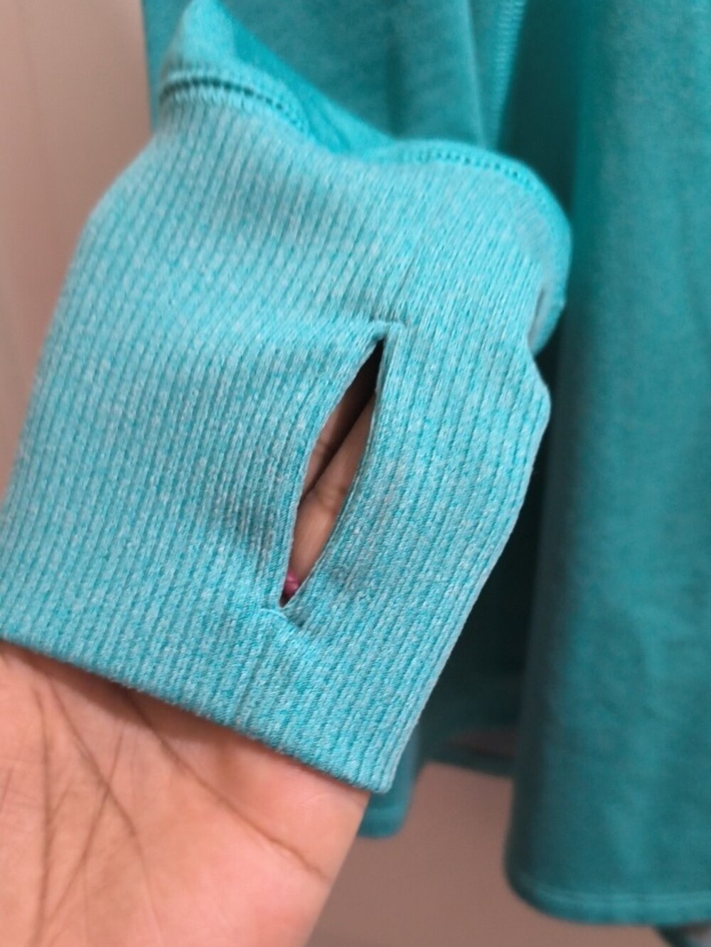 Under Armour Women’s Teal Lightweight Hooded Long-Sleeve Top - Picture 4 of 5